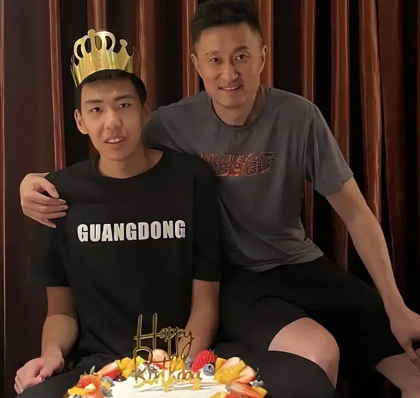 JackeyLove在皇家马德里比赛中出色防守，高光表现引发热议！